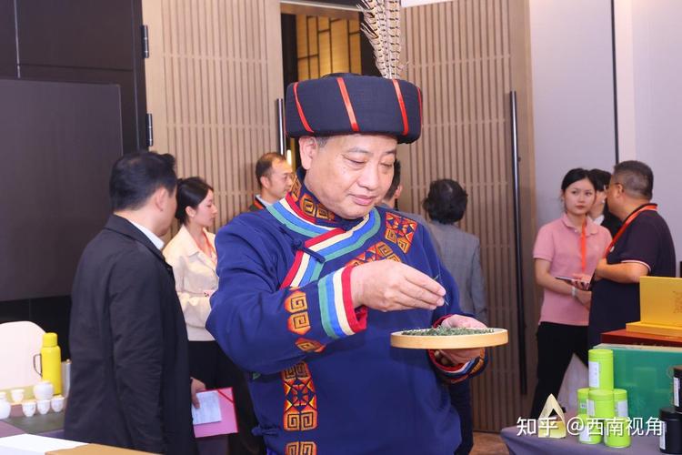 产品涵盖圆中圆陶瓷,璟御堂,翠玉堂,明春陶瓷,谢良华艺术,国荣瓷庄,宝